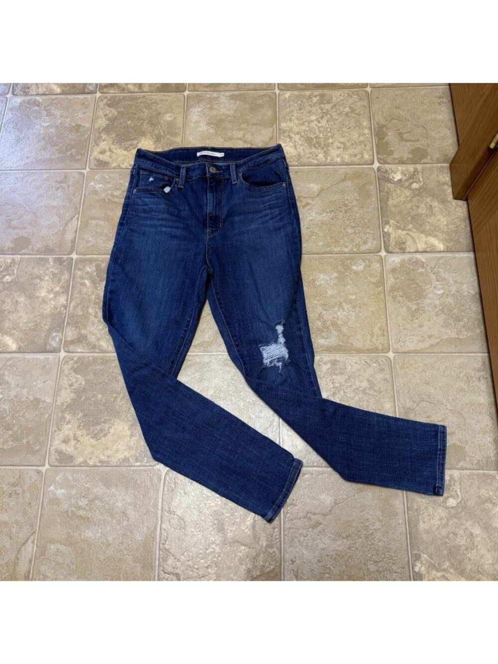 Levi's 721 High Rise Skinny Distressed Denim Jeans - Size 29